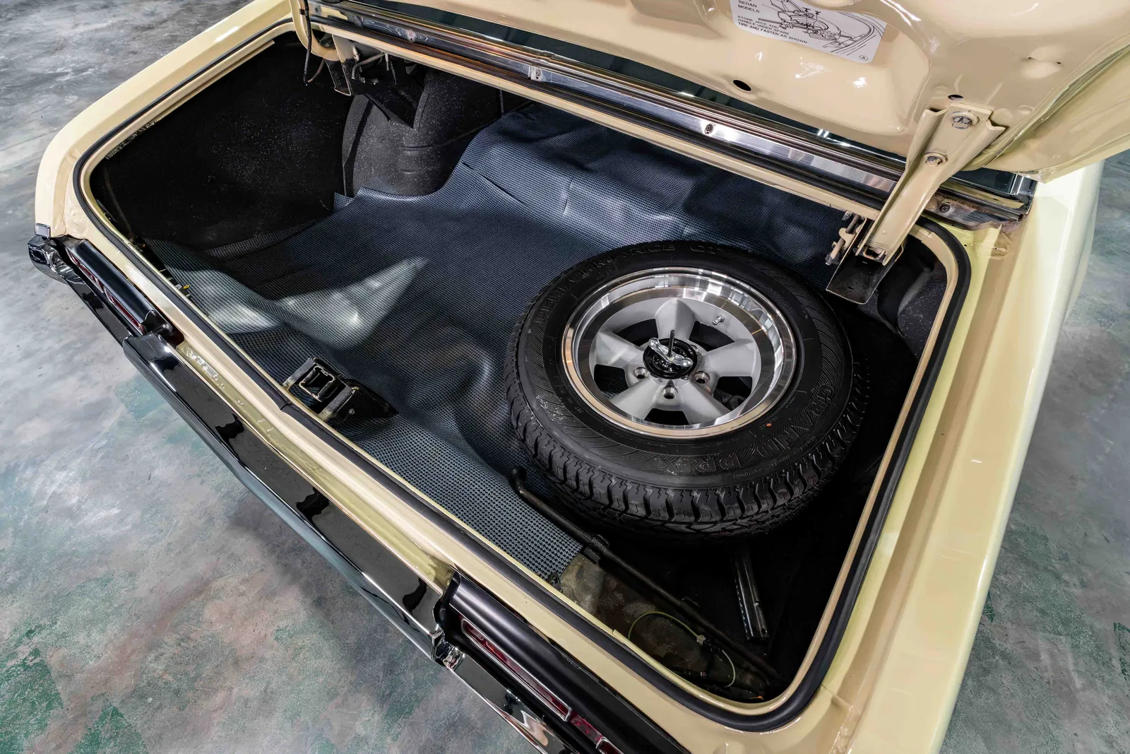 1968-Oldsmobile-442-Saffron Yellow-344878M274801-53.jpg